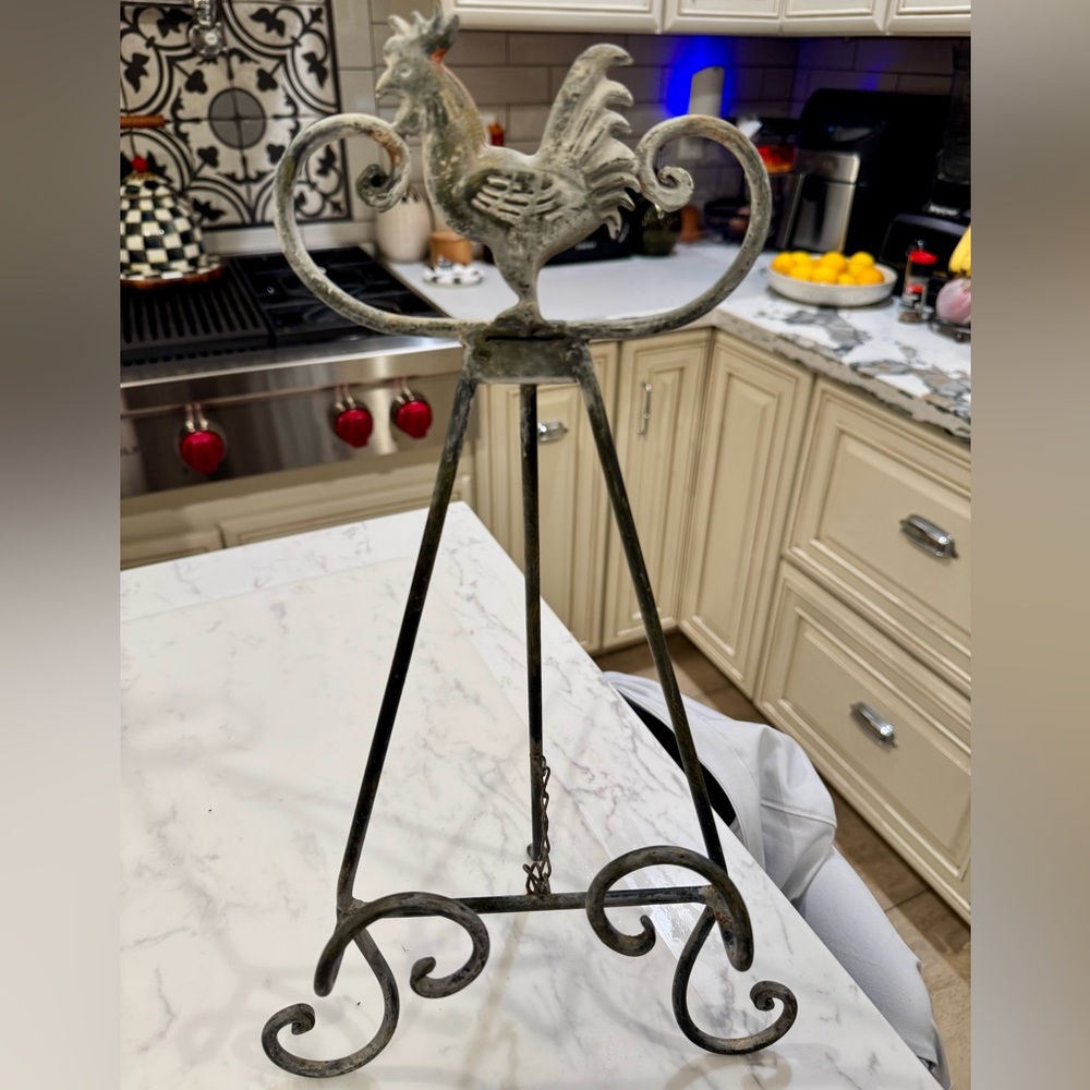 Rustic Metal Rooster Easel
